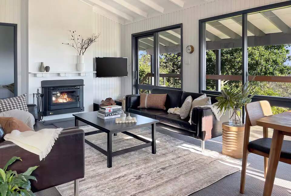 Clifftop Elegance in the Blue Mountains - Wentworth Falls, Australia