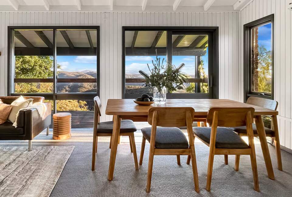 Clifftop Elegance in the Blue Mountains - Wentworth Falls, Australia