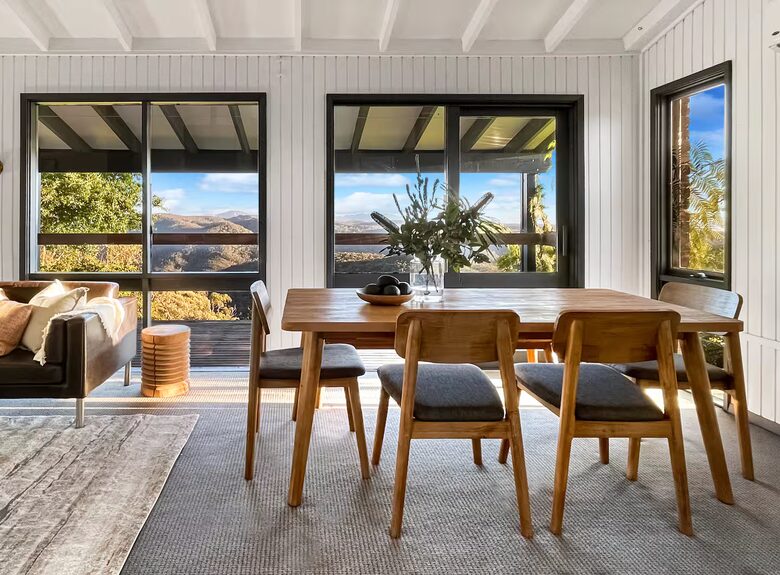 Clifftop Elegance in the Blue Mountains - Wentworth Falls, Australia