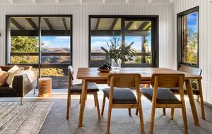 Clifftop Elegance in the Blue Mountains - Wentworth Falls, Australia