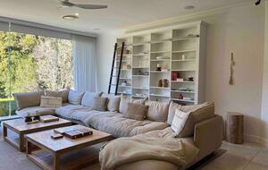 Oakwood Escape | Spa, Style & Serenity - Matcham, Australia