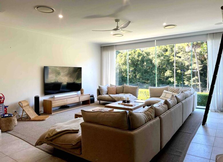 Oakwood Escape | Spa, Style & Serenity - Matcham, Australia