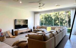 Oakwood Escape | Spa, Style & Serenity - Matcham, Australia