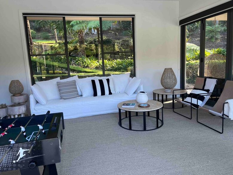 Oakwood Escape | Spa, Style & Serenity - Matcham, Australia