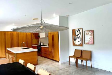 Oakwood Escape | Spa, Style & Serenity - Matcham, Australia