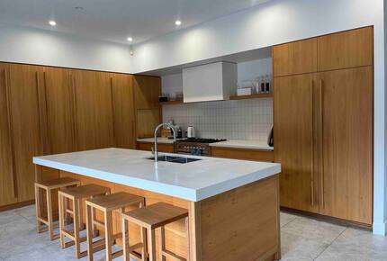 Oakwood Escape | Spa, Style & Serenity - Matcham, Australia