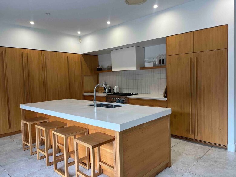 Oakwood Escape | Spa, Style & Serenity - Matcham, Australia