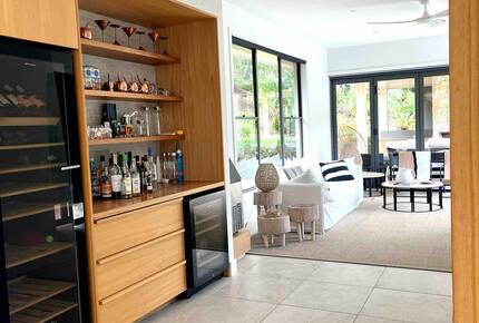 Oakwood Escape | Spa, Style & Serenity - Matcham, Australia