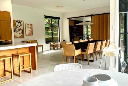 Oakwood Escape | Spa, Style & Serenity - Matcham, Australia