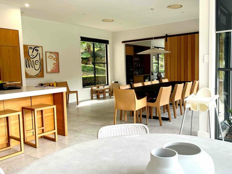 Oakwood Escape | Spa, Style & Serenity - Matcham, Australia