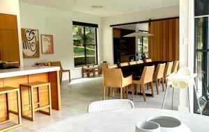 Oakwood Escape | Spa, Style & Serenity - Matcham, Australia