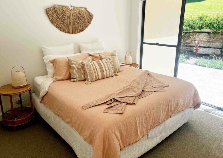 Oakwood Escape | Spa, Style & Serenity - Matcham, Australia