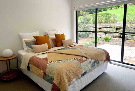 Oakwood Escape | Spa, Style & Serenity - Matcham, Australia