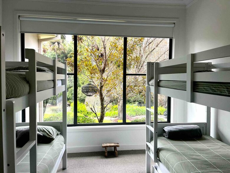 Oakwood Escape | Spa, Style & Serenity - Matcham, Australia