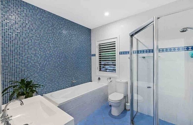 Oakwood Escape | Spa, Style & Serenity - Matcham, Australia