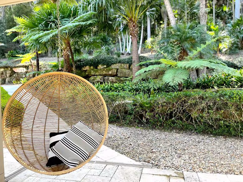 Oakwood Escape | Spa, Style & Serenity - Matcham, Australia