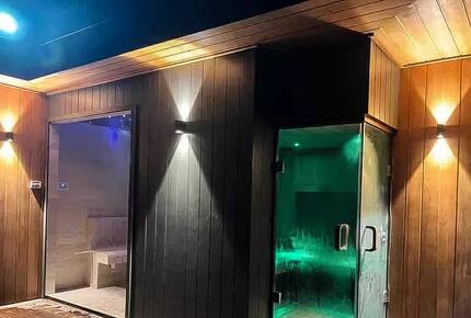 Oakwood Escape | Spa, Style & Serenity - Matcham, Australia