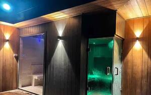 Oakwood Escape | Spa, Style & Serenity - Matcham, Australia