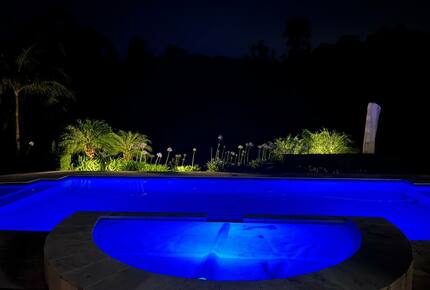 Oakwood Escape | Spa, Style & Serenity - Matcham, Australia