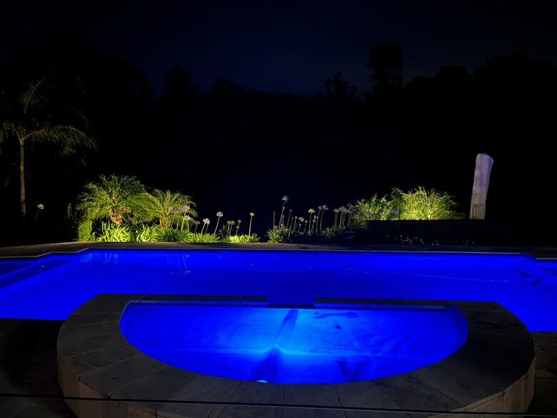 Oakwood Escape | Spa, Style & Serenity - Matcham, Australia