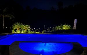 Oakwood Escape | Spa, Style & Serenity - Matcham, Australia