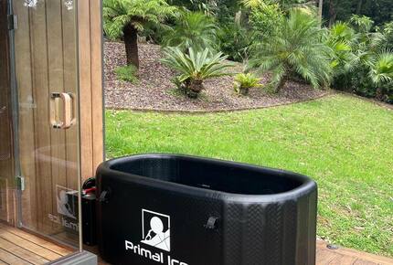 Oakwood Escape | Spa, Style & Serenity - Matcham, Australia