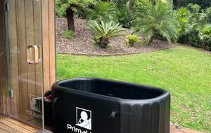 Oakwood Escape | Spa, Style & Serenity - Matcham, Australia