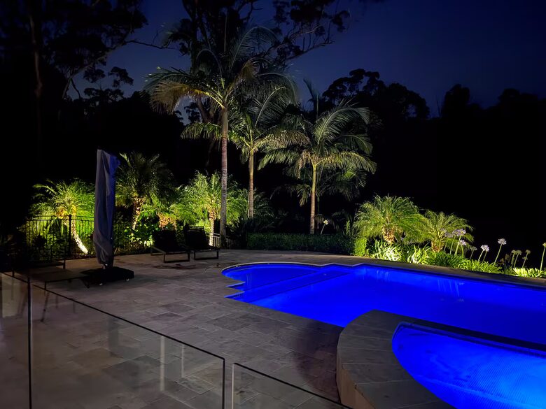 Oakwood Escape | Spa, Style & Serenity - Matcham, Australia