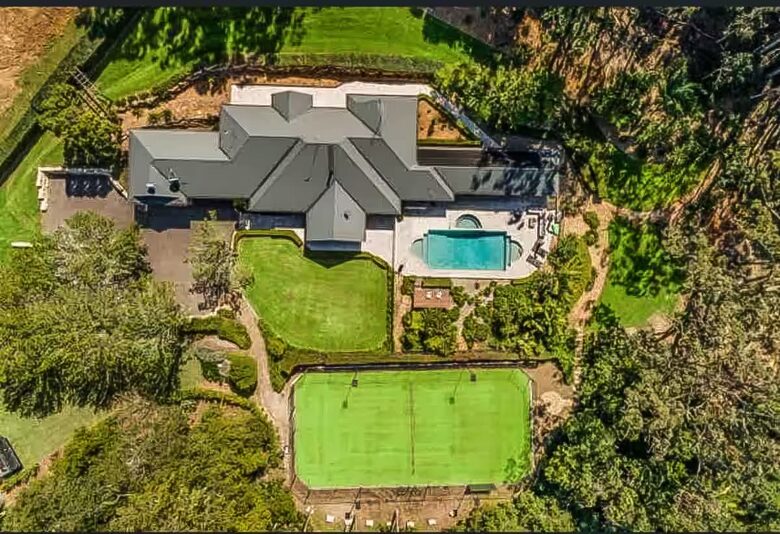 Oakwood Escape | Spa, Style & Serenity - Matcham, Australia