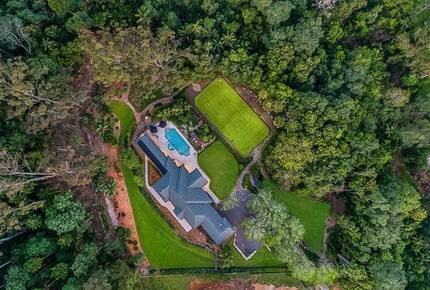 Oakwood Escape | Spa, Style & Serenity - Matcham, Australia