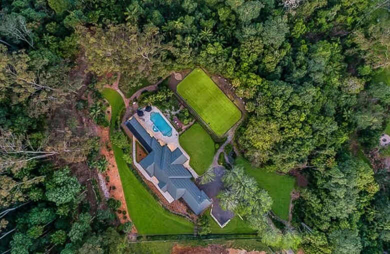 Oakwood Escape | Spa, Style & Serenity - Matcham, Australia