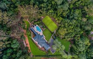 Oakwood Escape | Spa, Style & Serenity - Matcham, Australia