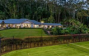 Oakwood Escape | Spa, Style & Serenity - Matcham, Australia