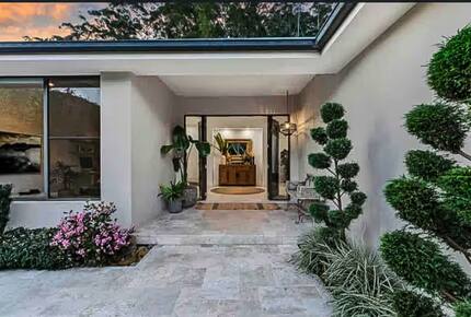 Oakwood Escape | Spa, Style & Serenity - Matcham, Australia