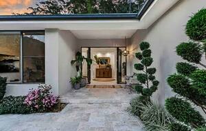 Oakwood Escape | Spa, Style & Serenity - Matcham, Australia