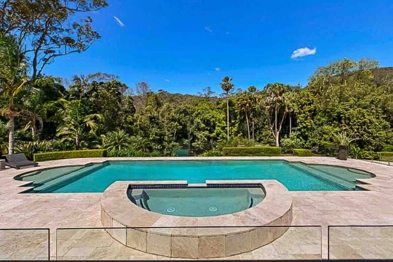 Oakwood Escape | Spa, Style & Serenity - Matcham, Australia