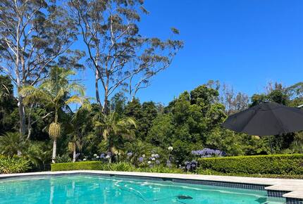 Oakwood Escape | Spa, Style & Serenity - Matcham, Australia