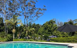 Oakwood Escape | Spa, Style & Serenity - Matcham, Australia