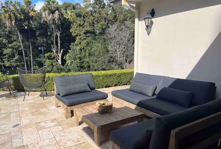 Oakwood Escape | Spa, Style & Serenity - Matcham, Australia