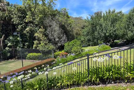 Oakwood Escape | Spa, Style & Serenity - Matcham, Australia