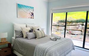 Oakwood Escape | Spa, Style & Serenity - Matcham, Australia