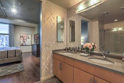 Chic Loft with Skyline Views in Downtown Vegas - Las Vegas, Nevada