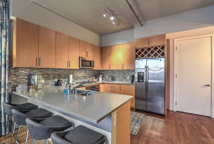 Chic Loft with Skyline Views in Downtown Vegas - Las Vegas, Nevada