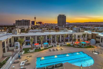 Chic Loft with Skyline Views in Downtown Vegas - Las Vegas, Nevada