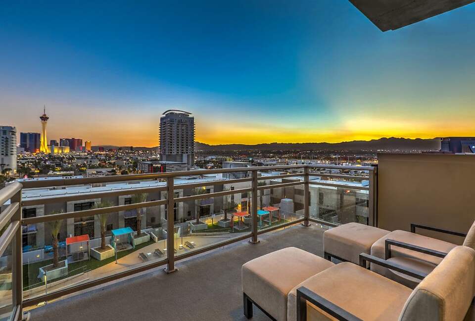 Chic Loft with Skyline Views in Downtown Vegas - Las Vegas, Nevada