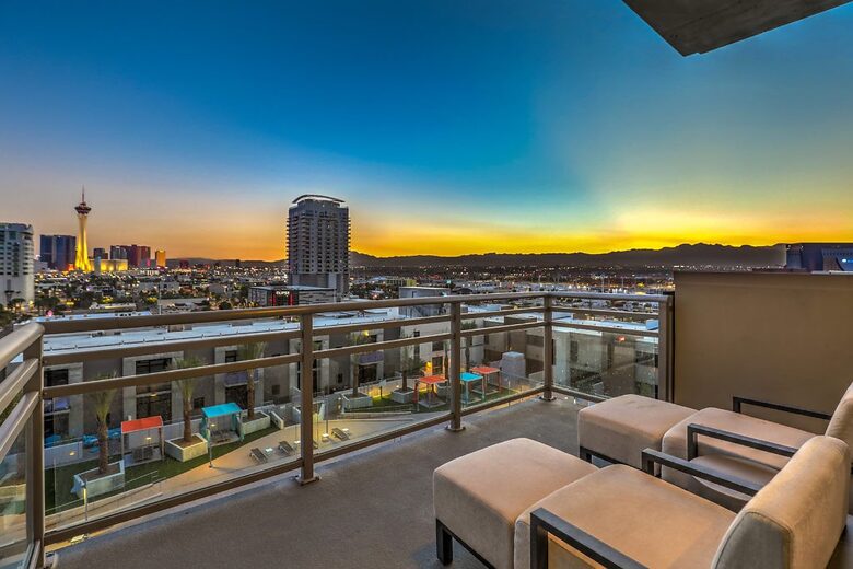 Chic Loft with Skyline Views in Downtown Vegas - Las Vegas, Nevada