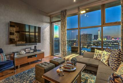 Chic Loft with Skyline Views in Downtown Vegas - Las Vegas, Nevada