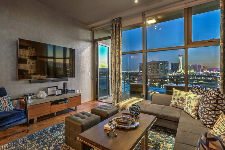 Chic Loft with Skyline Views in Downtown Vegas - Las Vegas, Nevada