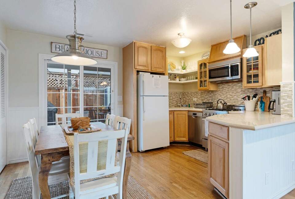 Harbor Hideaway: Coastal Comfort in Santa Cruz - Santa Cruz, California