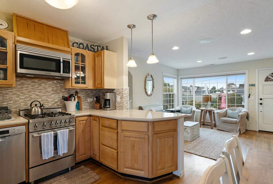 Harbor Hideaway: Coastal Comfort in Santa Cruz - Santa Cruz, California